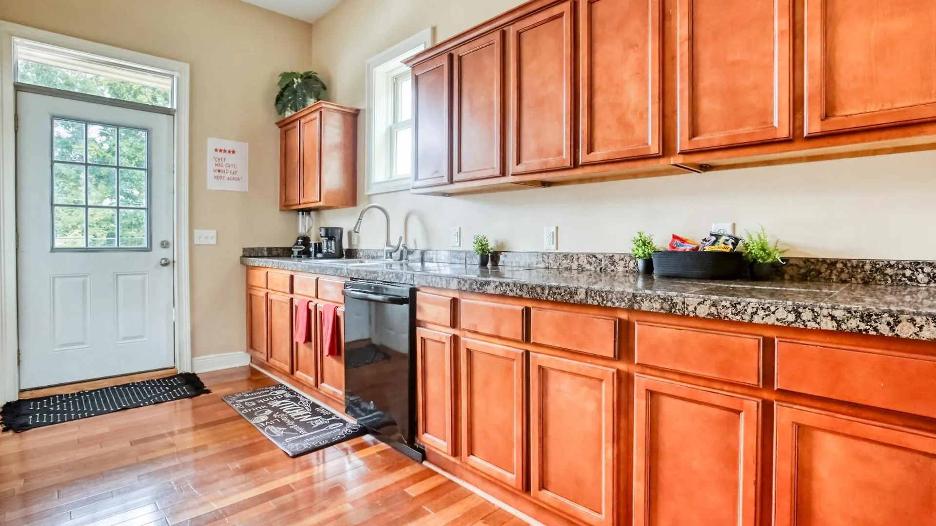 5 Min To Starland, Dt, Forsyth & River St - 2 Balcony Savannah